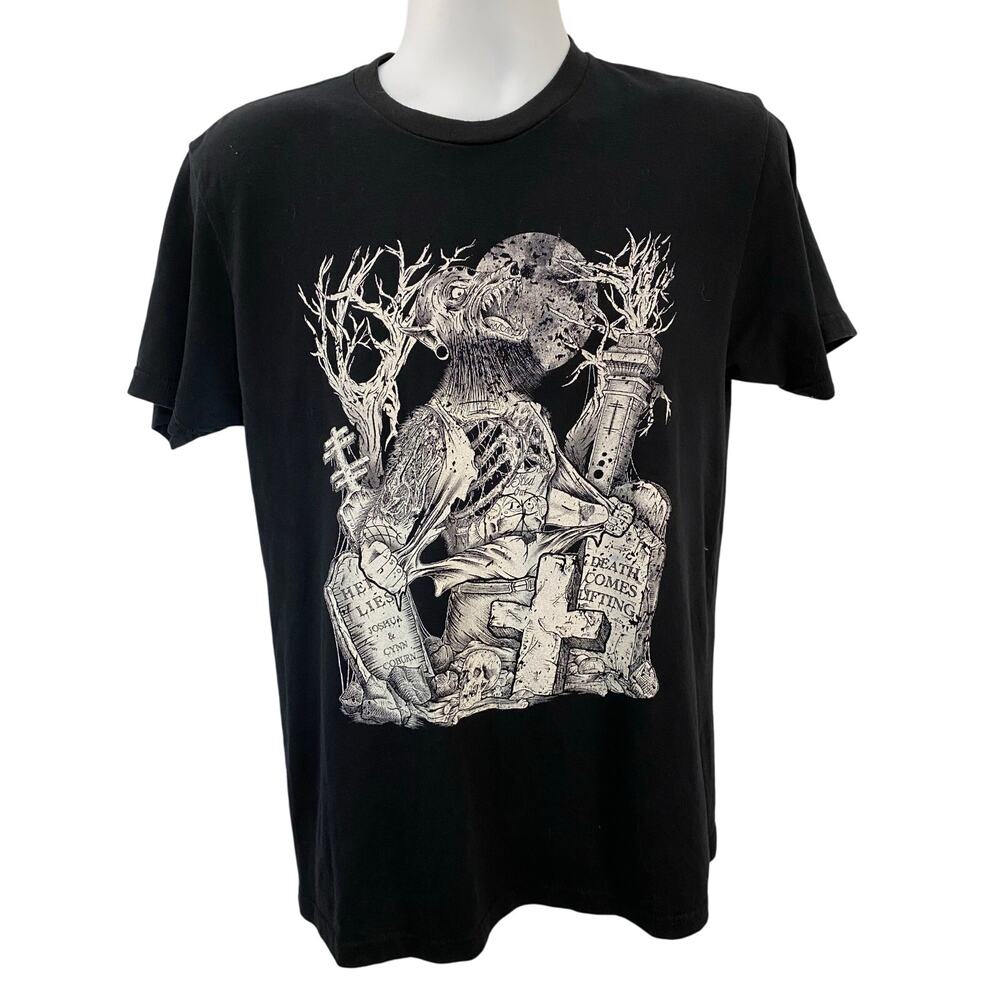 Lift Weights Drink Blood Tee Horror Graveyard Scene Black Size Small 20x28